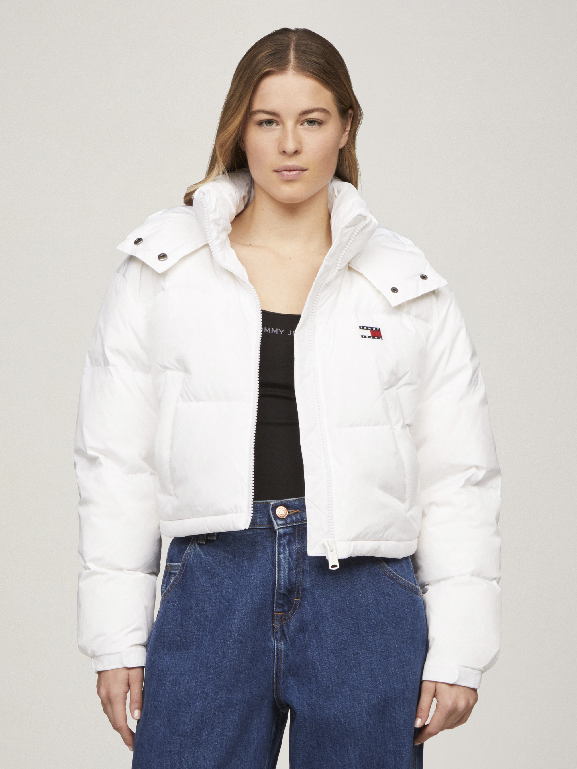  JEANS THE ALASKA PUFFER S ホワイト Tommy Jeans alaska puffer jacket with back flag graphic in
